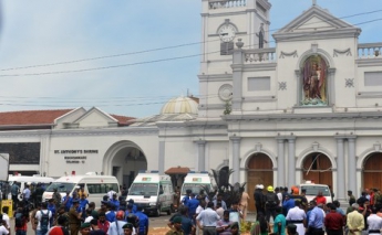 Правительство Шри-Ланки собралось на экстренное заседание после серии взрывов в отелях и церквях. (видео)