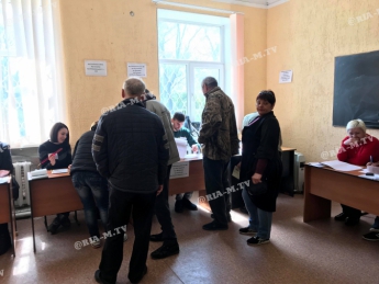 В Мелитополе избиратели устраивают скандалы, не найдя себя в списках