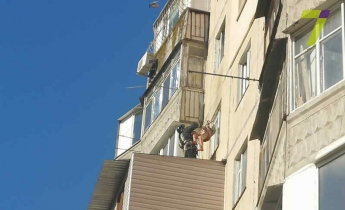 Пожилая одесситка выжила после падения с 9 этажа