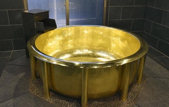 В Японии создали рекордную золотую ванну