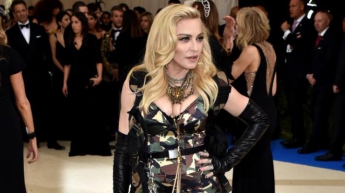 60-летняя Мадонна стала невестой (видео)