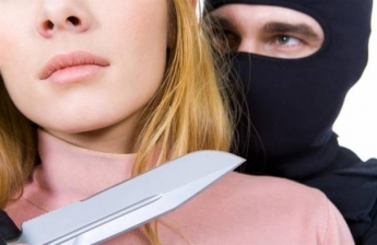 У Запоріжжі схопили грабіжника, який напав на жінку з ножем