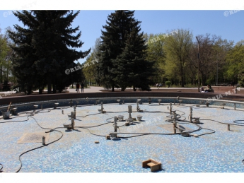 Уже известно, когда в центральном парке Мелитополя фонтан заработает (фото)