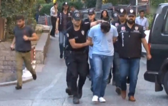В Турции задержали более 200 военных