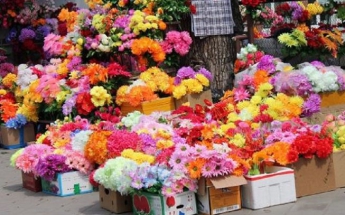 Церковь умоляет не носить на могилы искусственные цветы! Строгий запрет на пластиковые цветы