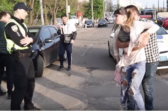 В Киеве автомобиль сбил 11-летнюю девочку на пешеходном переходе, она в реанимации (видео)