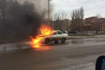У жителей Запорожской области вспыхнула припаркованная “Лада”