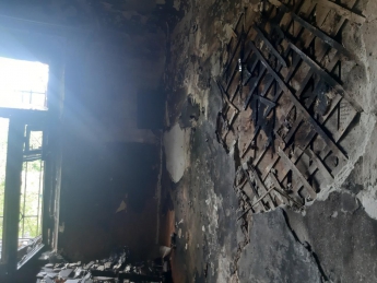 В Запорожье 10 пожарных тушили квартиру (Фото)