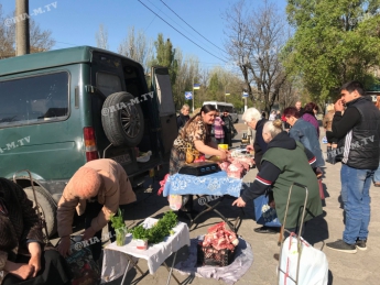 В Мелитополе цыганские «бароны» организовали мясной придорожный рынок (видео, фото)