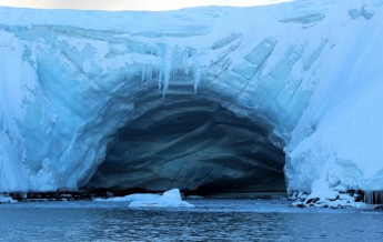 Украинские полярники сделали яркие фото Антарктиды