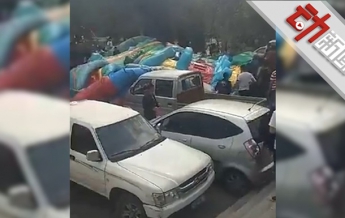 В Китае торнадо перевернул батут, погибли дети (видео)