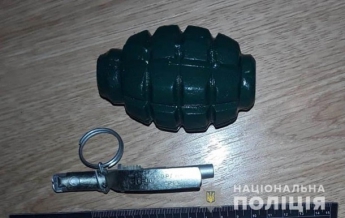 На Киевщине пьяный пришел в магазин с гранатой
