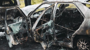 В Дарницком районе Chery Amulet протаранил три припаркованных авто и загорелся (фото)