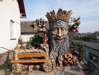 Чоловік з Тернопільщини перетворив своє подвір’я у справжню казку (фото)