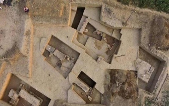 Индийские археологи вскрыли 4000-летнюю гробницу (фото)