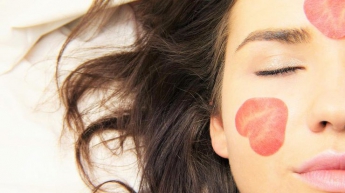 Как правильно снимать макияж: что необходимо знать
