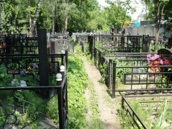 На кладбище под Мелитополем нашли труп мужчины