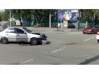 В Мелитополе на перекрестке с отключенным светофором разбились машины (фото)