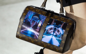 Louis Vuitton представил сумки с гибкими дисплеями