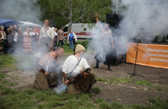 У Запоріжжі залпом козацької гармати відкрили турфест: до краю хочуть заманити мільйони мандрівників (фото, відео)
