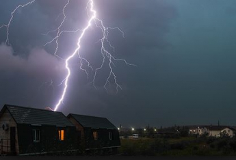 Во Львовской области молния попала в семейную пару