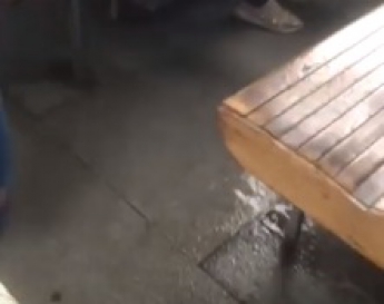 В мелитопольской электричке лил дождь не хуже, чем на улице (видео)
