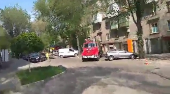 В центре Запорожья пожарным пришлось ехать с мигалками по тротуару (фото)