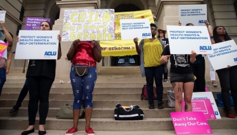 В Алабаме врачам за аборт грозит до 99 лет тюрьмы