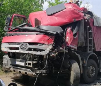 В Николаевской области лоб в лоб столкнулись грузовики: есть пострадавшие (фото)