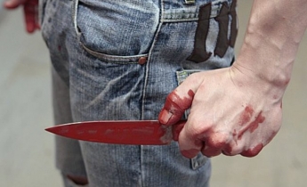 Мужчина напал с ножом на другого из-за ревности