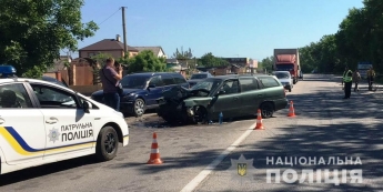 В Запорожье из-за столкновения сразу трех авто четверо пострадавших оказались в больнице (фото)