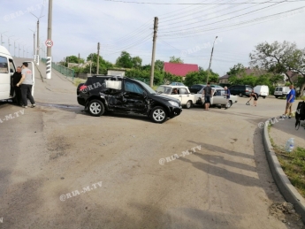 Масштабное ДТП в Мелитополе. Среди пострадавших пассажиры маршрутки (фото)