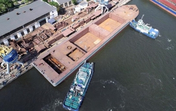 В Украине спустили на воду самое большое судно за 25 лет (фото)