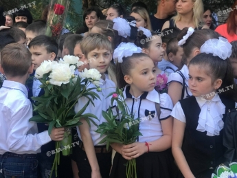 В Мелитопольских школах утро началось с праздника Последнего звонка (фото, видео)