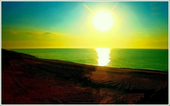 Над морем в Кирилловке взошло солнце с "рожками" (фото)
