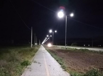 Новые фонари и пешеходная дорожка. Как преобразился центральный проспект Кирилловки (фото)