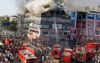 В Индии 19 человек погибли при пожаре в торговом центре