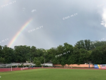 Природа реабилитировалась за дождь и показала невероятную радугу на Чемпионате по бегу (фото)