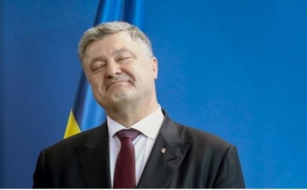 За невтомну працю: Зеленського закликали дати Порошенку звання Героя України