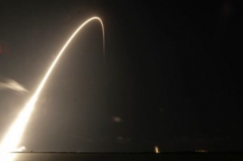 Супутники Ілона Маска пролетіли над Україною: вражаючі кадри (фото, видео)