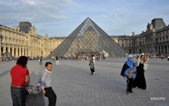 В Лувре из-за наплыва посетителей бастуют работники