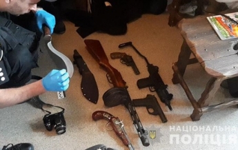Полиция нашла оружие в квартире, из которой выпал ребенок