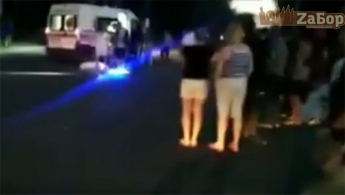 В Запорожье мотоциклист сбил пешехода (видео)