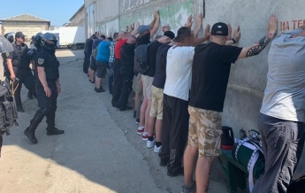 Под Одессой более 20 человек пытались захватить склад