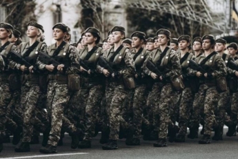 Девушкам разрешили вступать в военные лицеи: генерал озвучил свою позицию