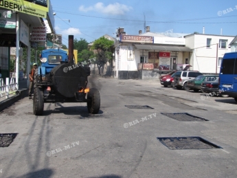 В нижней части города закипел ямочный ремонт дорог (фото)