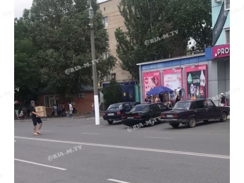 Три нарушителя за одну минуту – как в Мелитополе пешеходы правила нарушают (видео)