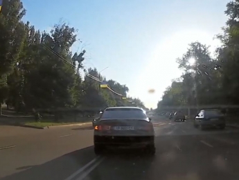 В Мелитополе водители продолжают нарушать ПДД (видео)