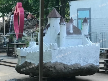 В городском парке построили диснеевский замок (фото)