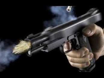 В Мелитополе мужчина устроил стрельбу из пистолета возле школы